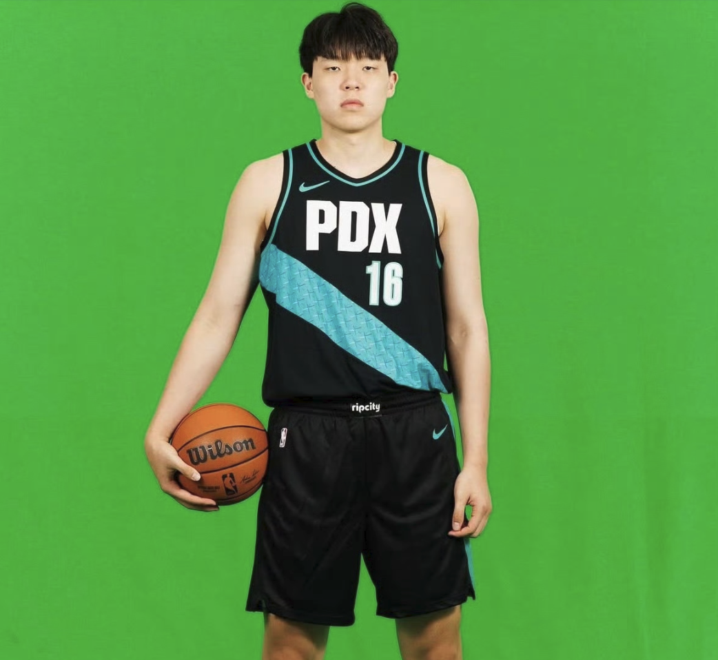 开云APP-杨瀚森砍13+7+3+2，率队122-129惜败！开拓者2号单打独斗，太抢戏